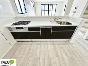 �L�b�`���@�{�H��ʐ^�F�V�z�Ȃ�ł͂̃s�J�s�J�̃L�b�`���͖����̂��������y�������Ă���܂��ˁB