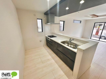 �L�b�`���@�V�z�Ȃ�ł͂̃s�J�s�J�̃L�b�`���͖����̂��������y�������Ă���܂��ˁB