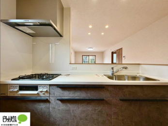 �L�b�`���@�{�H��ʐ^�F�Ƒ��Ƃ��b���Ȃ���y���������ł���J�E���^�[�L�b�`��